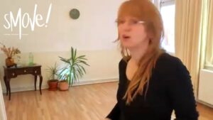 77. mit Gummiband o.ä. DEU + ENG